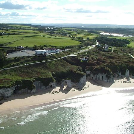 Royal Court Hotel Portrush Eksteriør billede