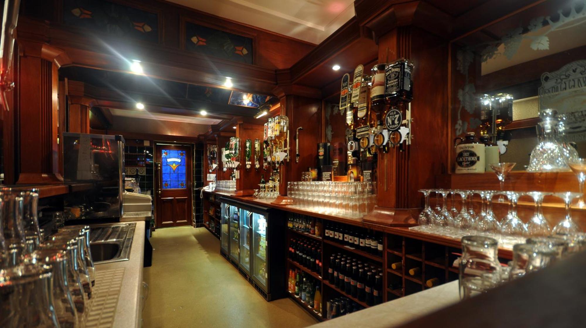 Royal Court Hotel Portrush Eksteriør billede