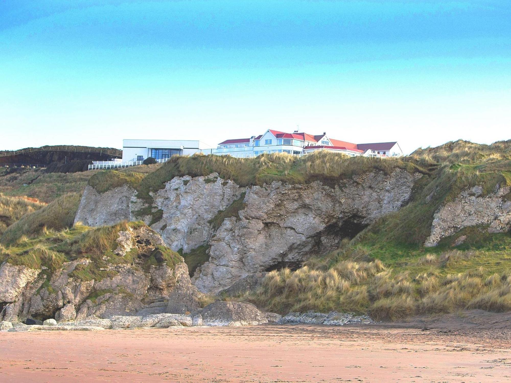 Royal Court Hotel Portrush Eksteriør billede