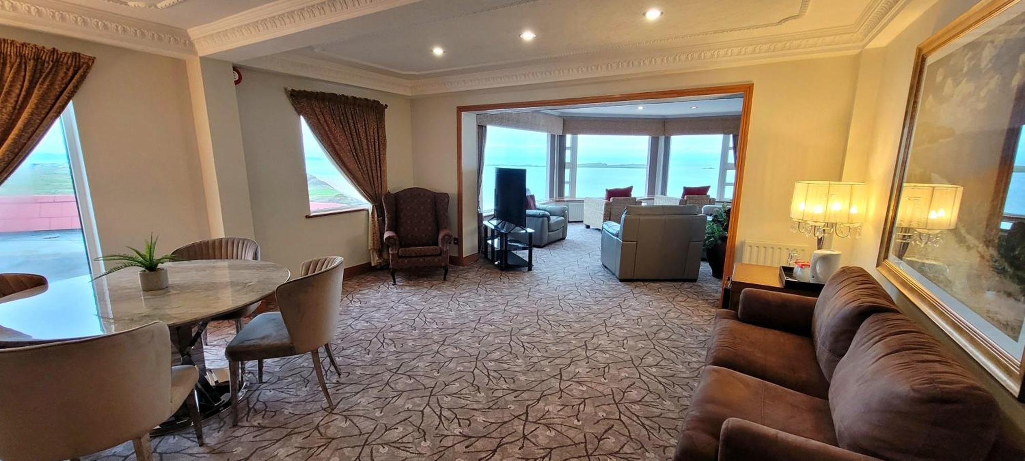 Royal Court Hotel Portrush Eksteriør billede