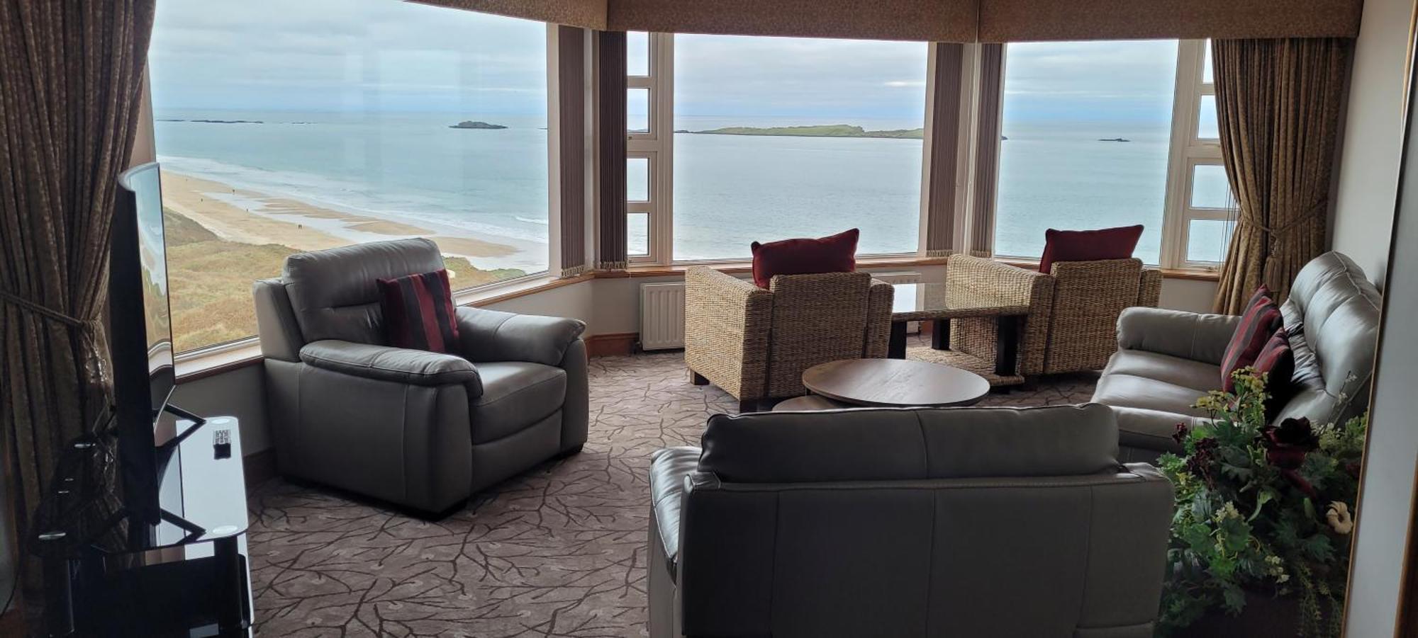 Royal Court Hotel Portrush Eksteriør billede
