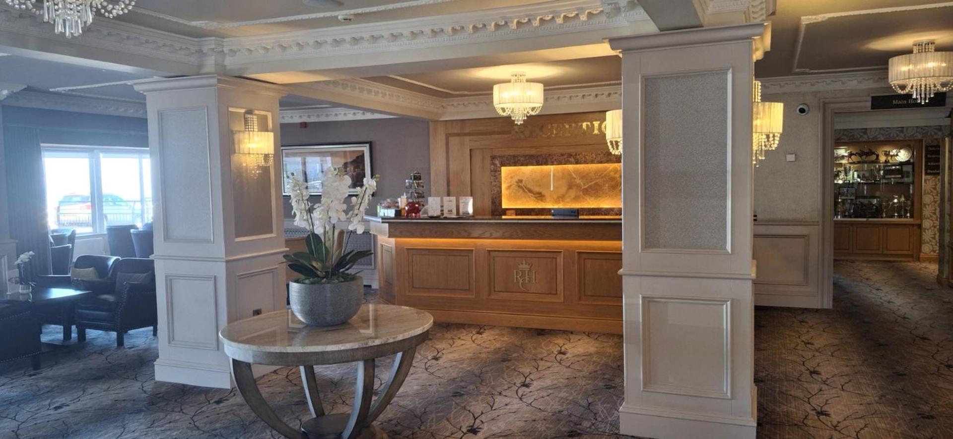 Royal Court Hotel Portrush Eksteriør billede