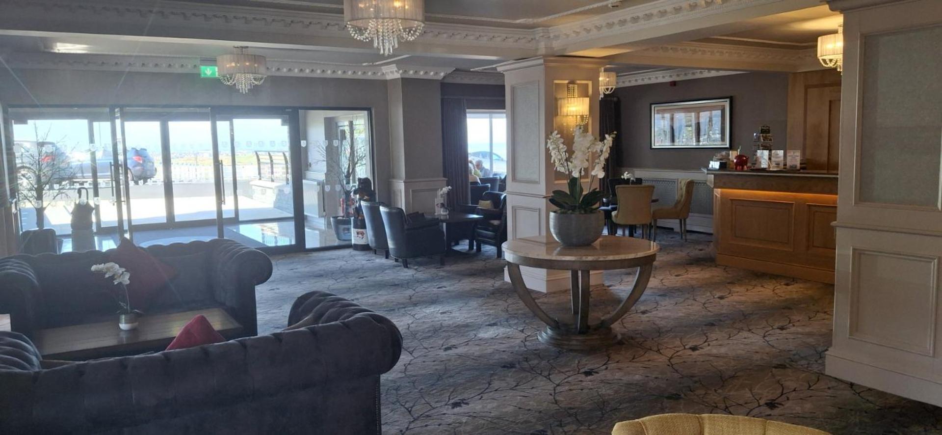 Royal Court Hotel Portrush Eksteriør billede