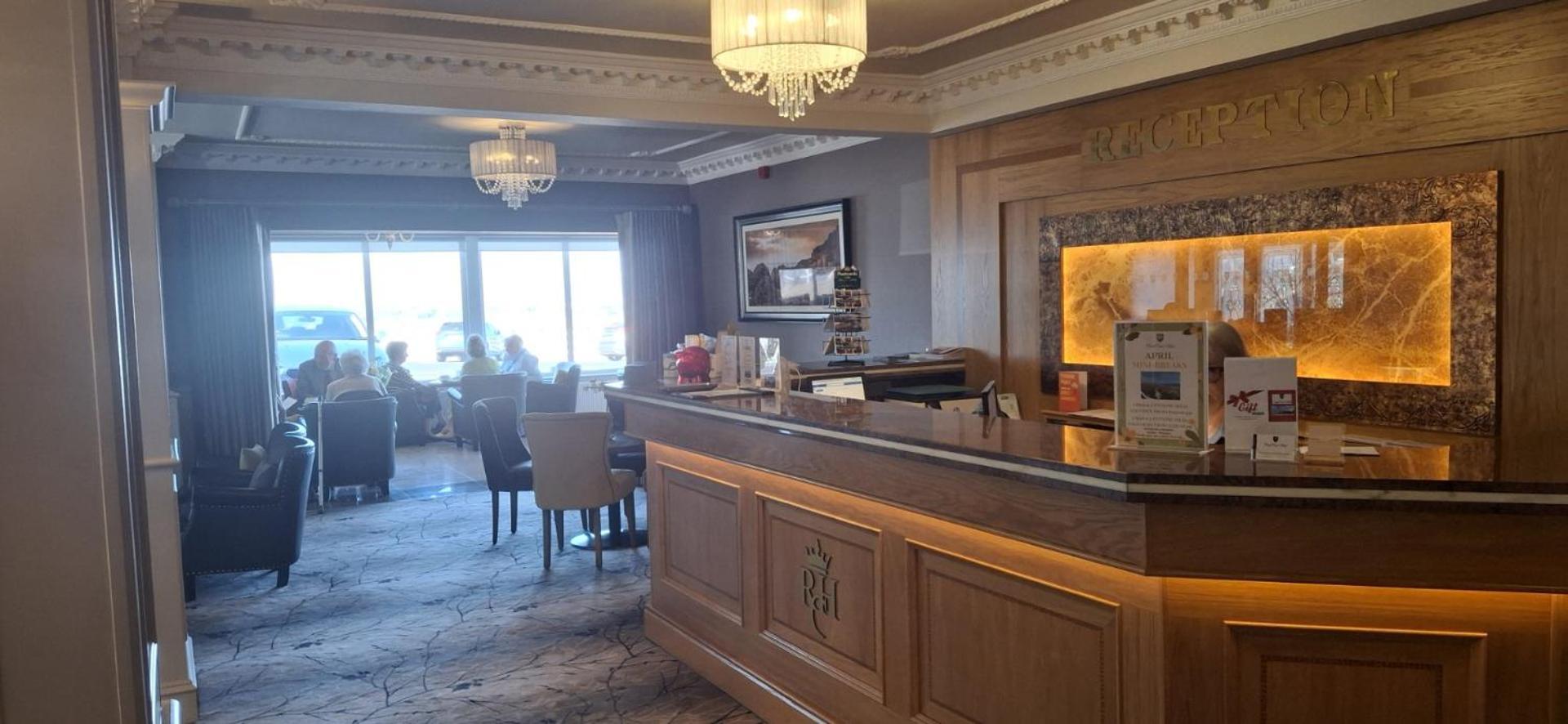 Royal Court Hotel Portrush Eksteriør billede