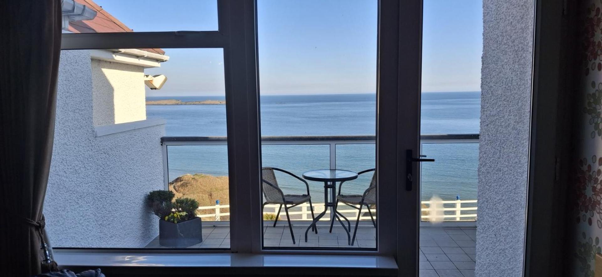 Royal Court Hotel Portrush Eksteriør billede