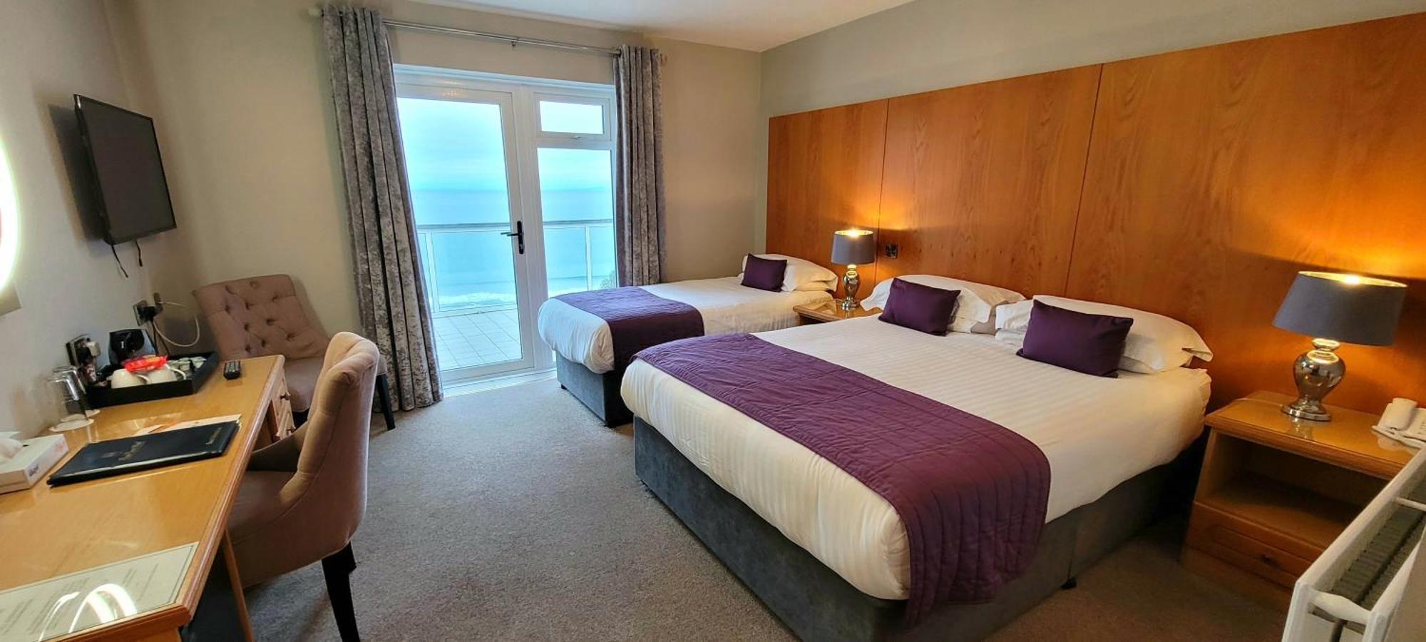 Royal Court Hotel Portrush Eksteriør billede