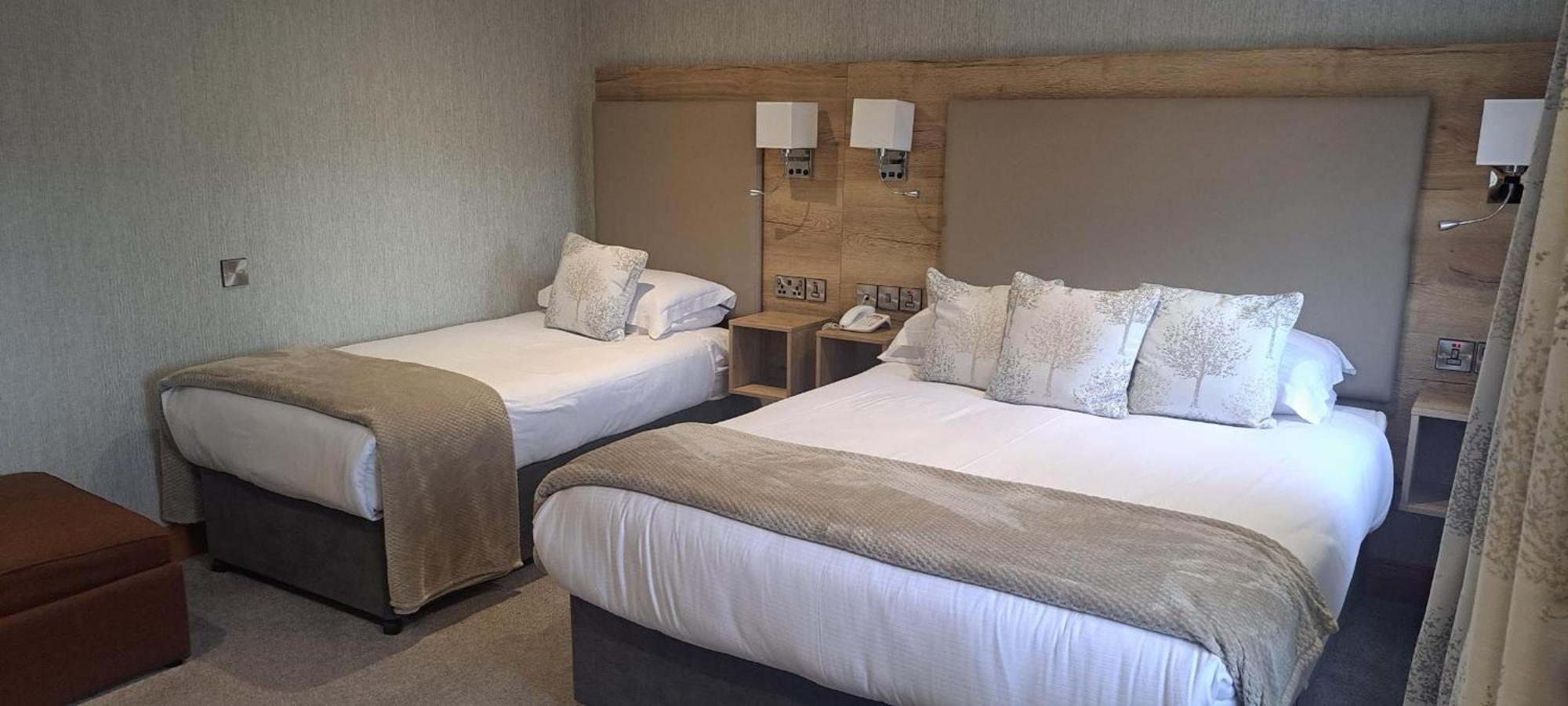 Royal Court Hotel Portrush Eksteriør billede