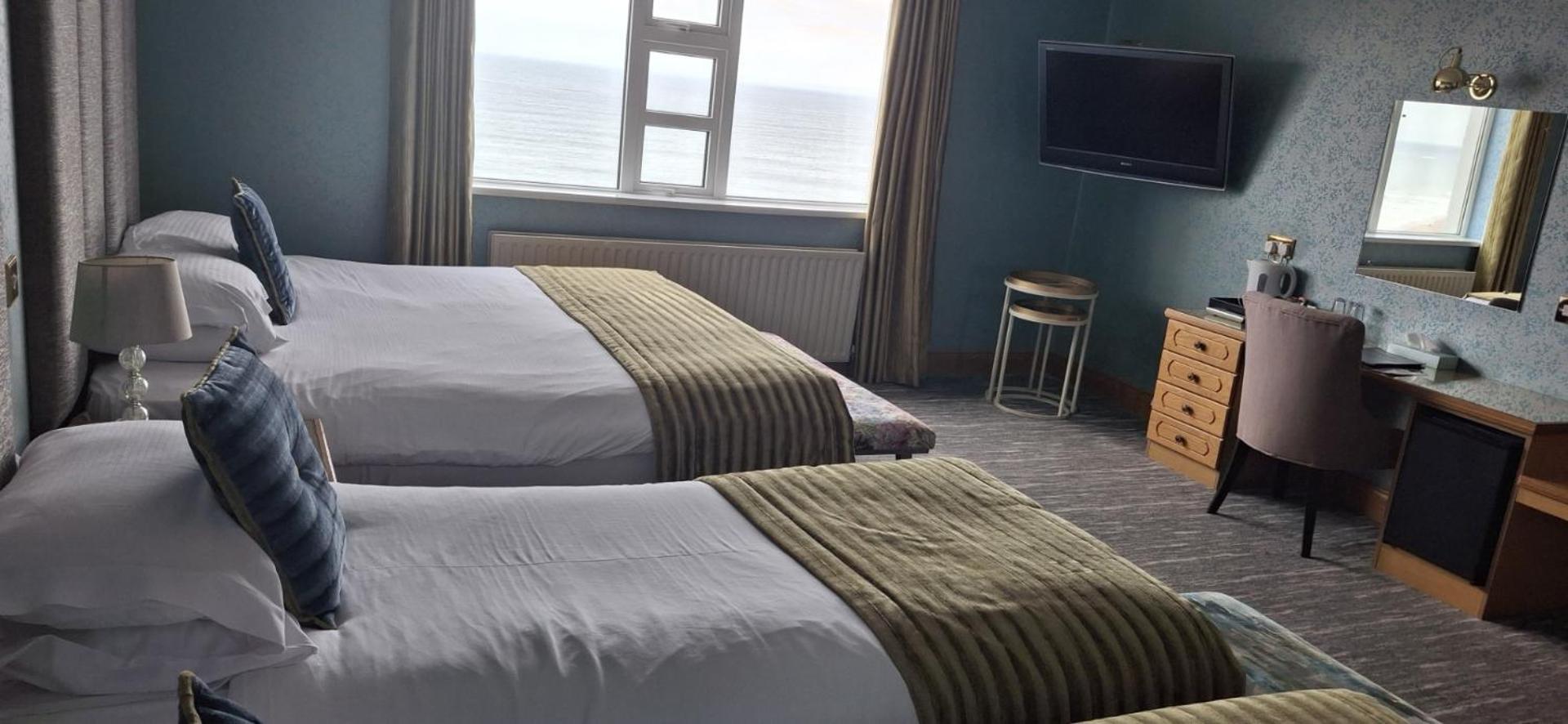 Royal Court Hotel Portrush Eksteriør billede