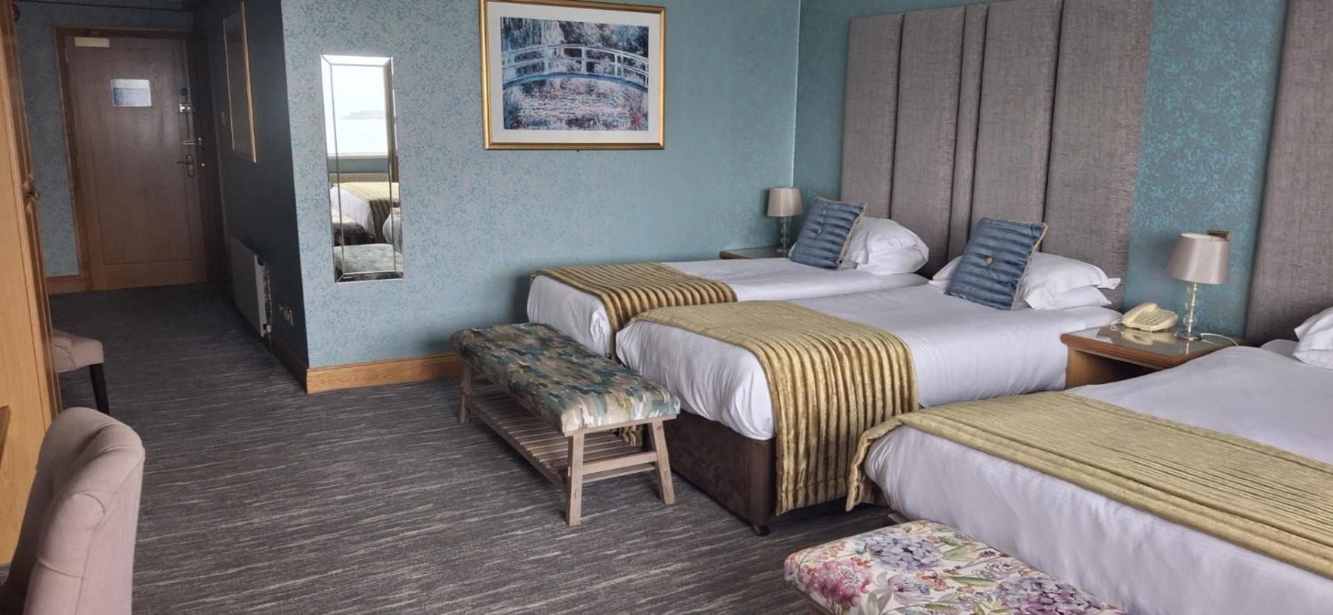 Royal Court Hotel Portrush Eksteriør billede